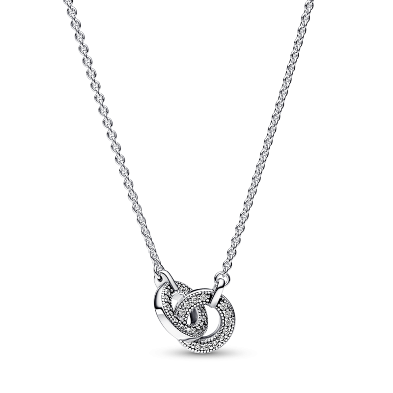 Naszyjnik ze splecionymi zawieszkami pavé z logo Pandora Signature 392736C01