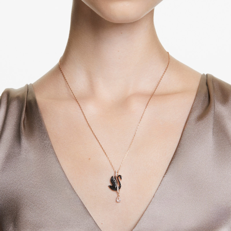 Wisiorek Swarovski Swan 5678045