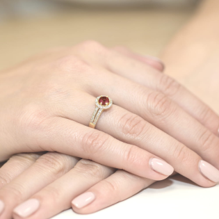 Pierścionek Zaręczynowy z Rodolitem i Diamentami pr. 585 - JubilerSezam.pl