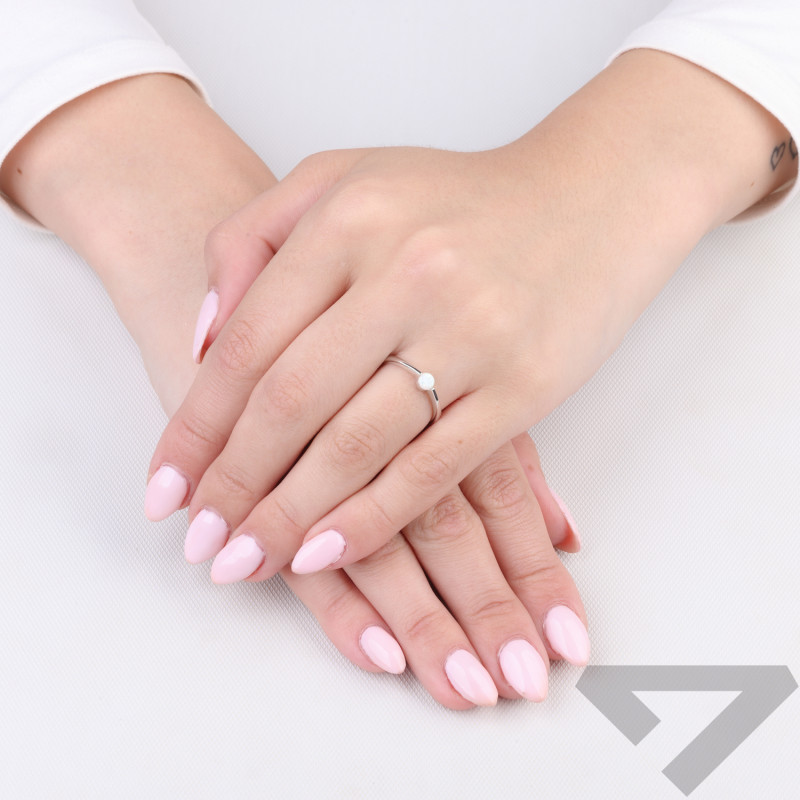 Pierścionek Elegance opal biały jubilerski w srebrze