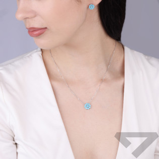 Komplet srebrnej biżuterii z nano turkusami — naszyjnik i kolczyki w formie kwiatków próba 925