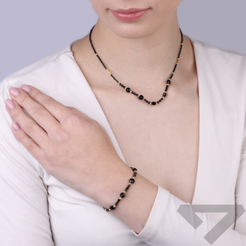 Naszyjnik z fasetowanymi czarnymi spinelami i kryształami Swarovski, zapięcie ze srebra 925 koloru złotego